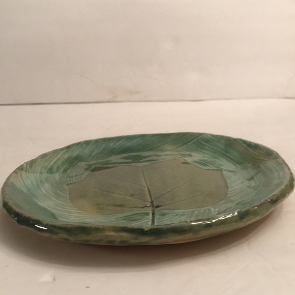 Leaf Design 6” Plate Pottery - Picture 4 of 4